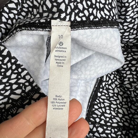 ❤️ Lululemon Wunder Under Highrise crop in Miss Mosiac, Size 10 B66 - Picture 5 of 6